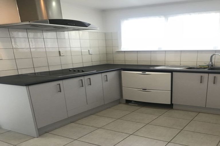 Photo of property in 17 Jamaica Place, Blockhouse Bay, Auckland, 0600