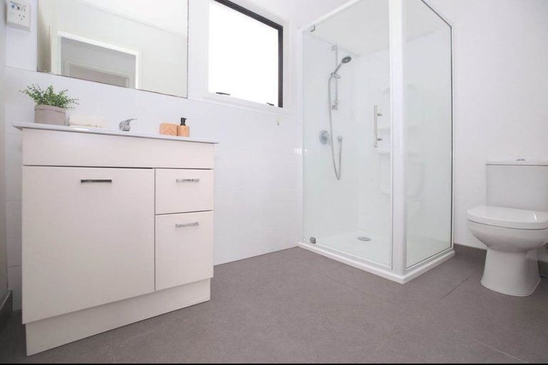 Photo of property in 242a East Coast Road, Forrest Hill, Auckland, 0620