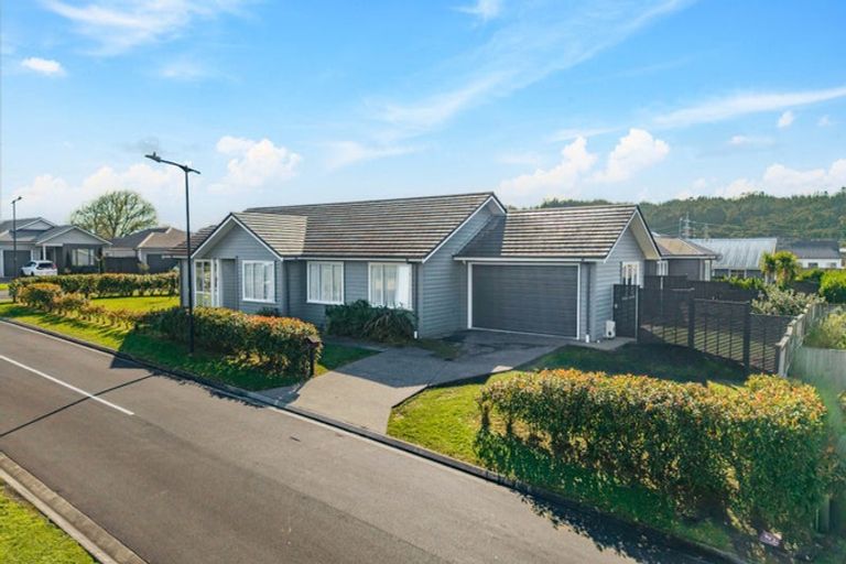 Photo of property in 5 Aro Mato Place, Huapai, Kumeu, 0810