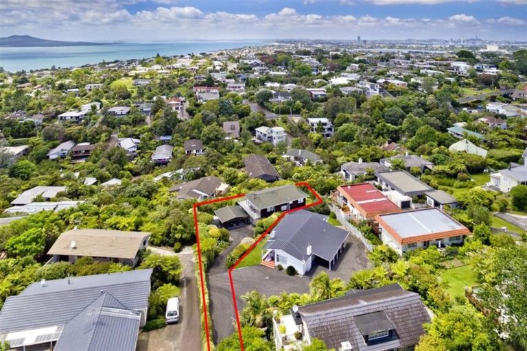 Photo of property in 1/35 Aberdeen Road, Castor Bay, Auckland, 0620