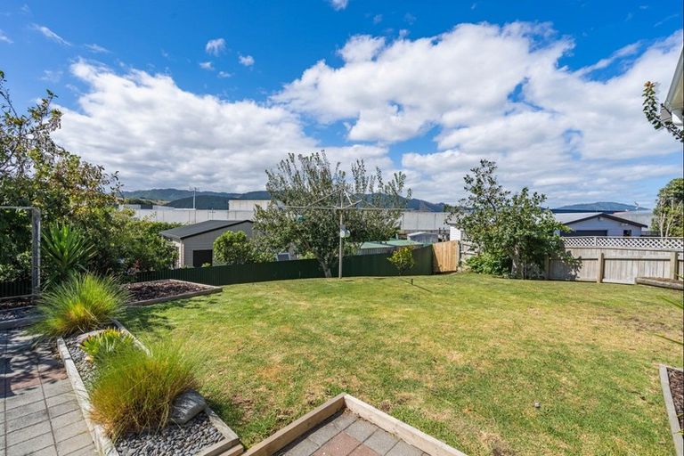 Photo of property in 11 Dennis Taylor Court, Paraparaumu, 5032