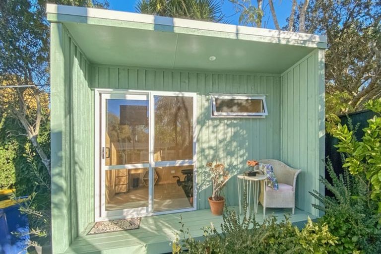 Photo of property in 28 Merriefield Avenue, Forrest Hill, Auckland, 0620