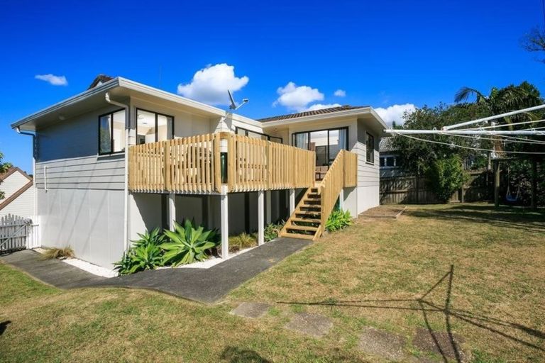 Photo of property in 2/12 Remus Place, Totara Vale, Auckland, 0629