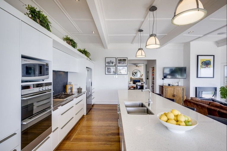 Photo of property in 8 Kowhai Road, Bluff Hill, Napier, 4110