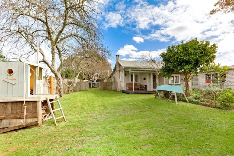 Photo of property in 26 Miami Avenue, Surfdale, Waiheke Island, 1081