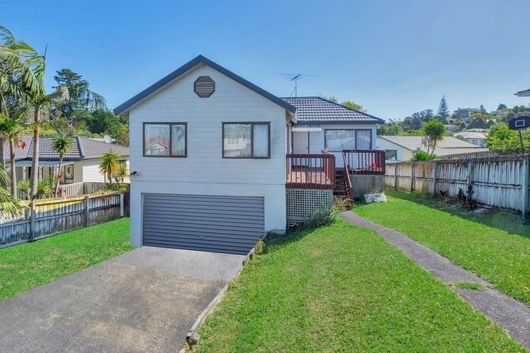 Photo of property in 11 Loughanure Place, Massey, Auckland, 0614