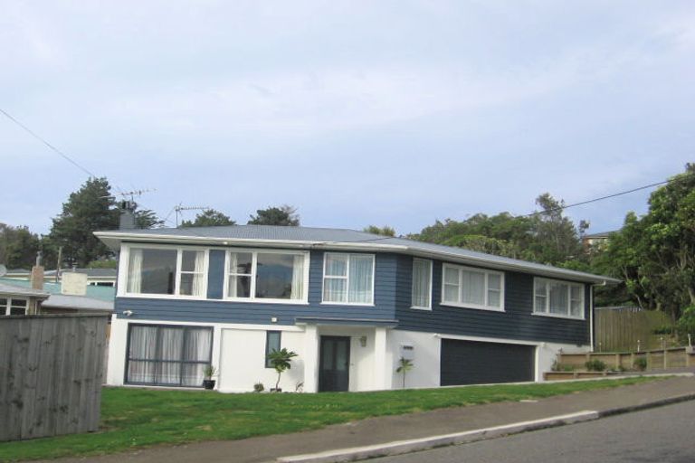 Photo of property in 11 Arapiko Street, Johnsonville, Wellington, 6037