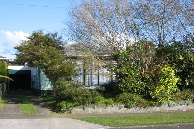 Photo of property in 22 Karaka Street, Merrilands, New Plymouth, 4312