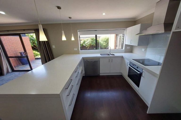 Photo of property in 4 Glenburn Place, Avonhead, Christchurch, 8042