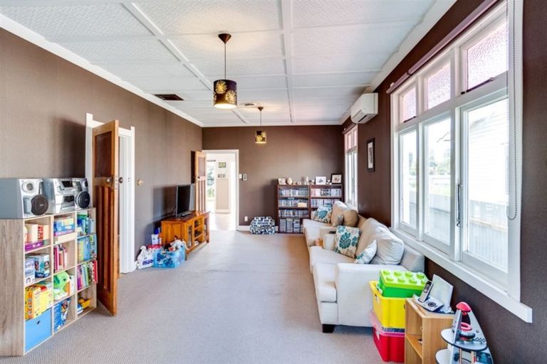 Photo of property in 17 Chambers Street, Te Awa, Napier, 4110