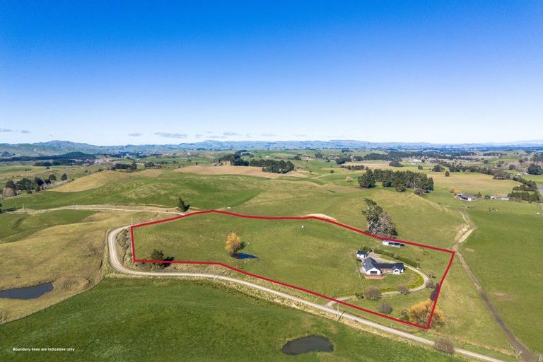 Photo of property in 14 Centre Road, Matamau, Dannevirke, 4977