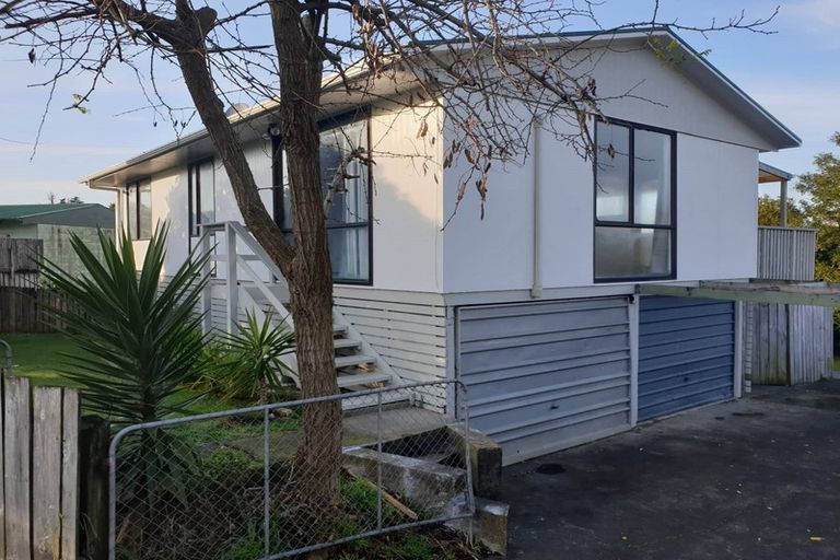 Photo of property in 22 Crosby Road, West Harbour, Auckland, 0618