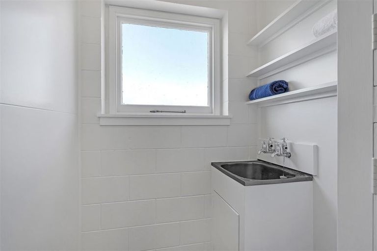 Photo of property in 1/99 Aikmans Road, Merivale, Christchurch, 8014