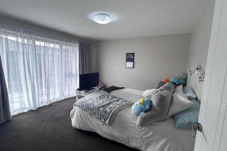 Photo of property in 194 Burwood Road, Burwood, Christchurch, 8083