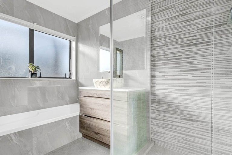 Photo of property in 4 Farmdale Court, Flat Bush, Auckland, 2019