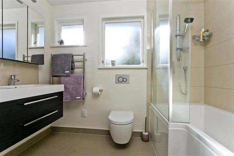 Photo of property in 28 Lavery Place, Sunnynook, Auckland, 0632