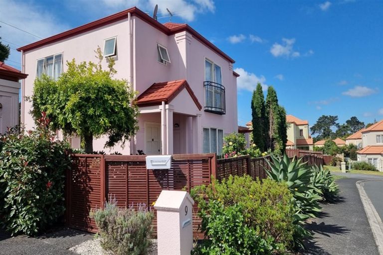 Photo of property in 9 Stolford Crescent, New Lynn, Auckland, 0600