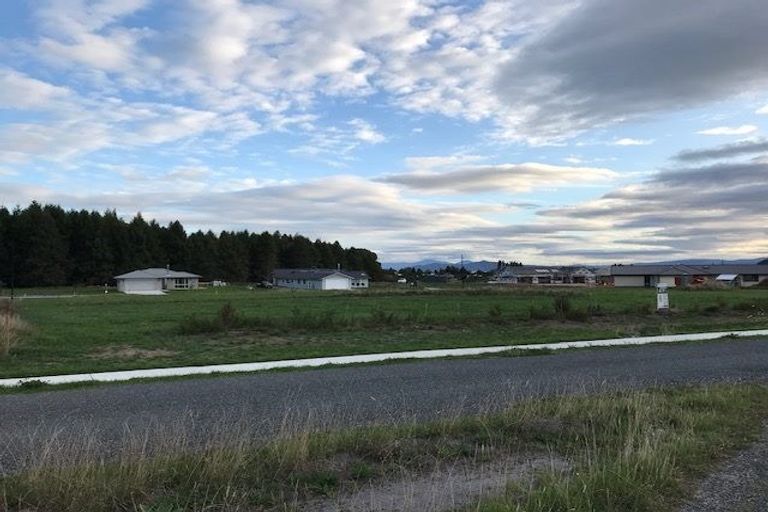 Photo of property in 8 Lancewood Way, Kinloch, Taupo, 3377