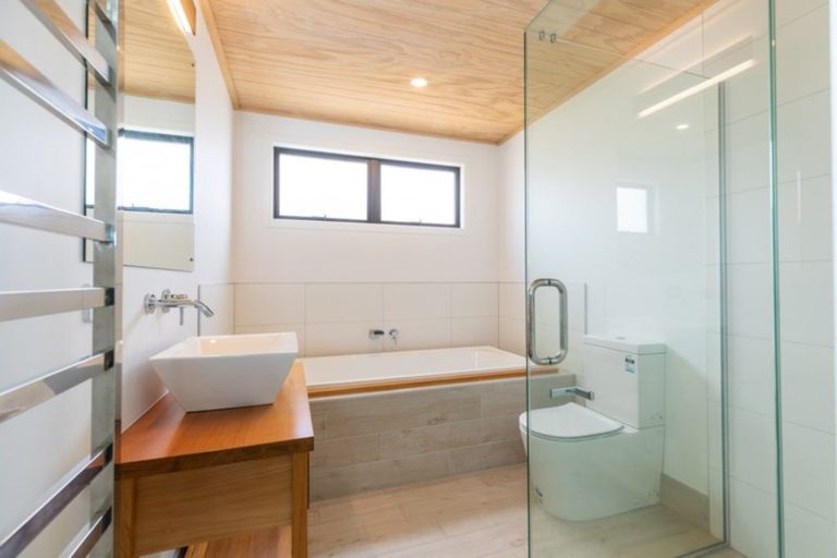 Photo of property in 1a Rannoch Drive, Jacks Point, Queenstown, 9371