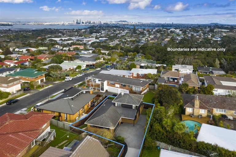 Photo of property in 1/3 Holdaway Avenue, Northcote, Auckland, 0627