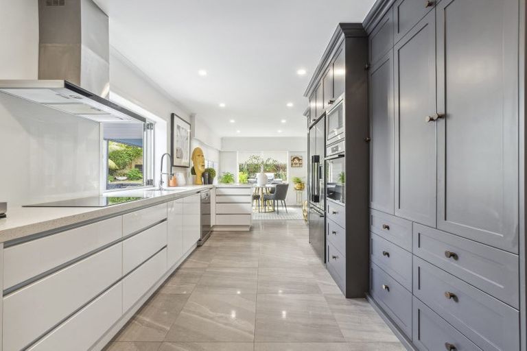 Photo of property in 9 Seymour Road, Mellons Bay, Auckland, 2014