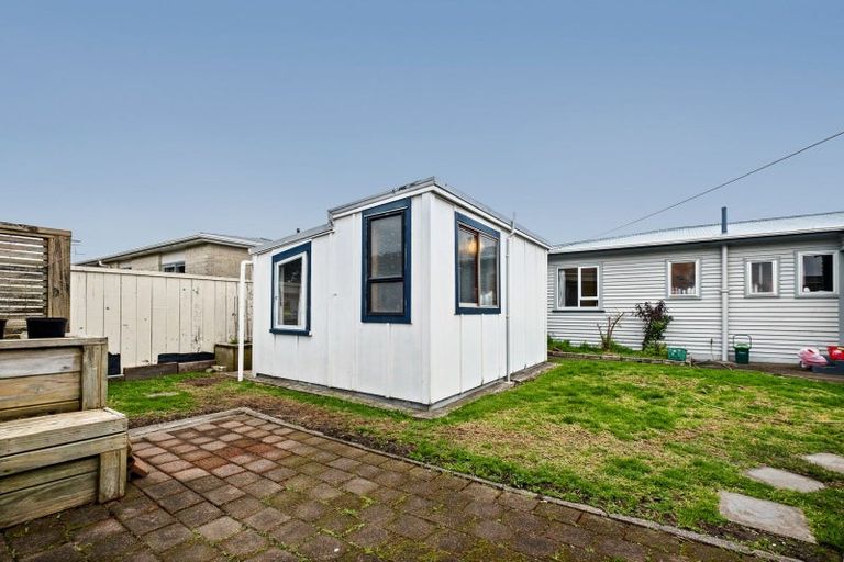 Photo of property in 96 Omata Road, Marfell, New Plymouth, 4310