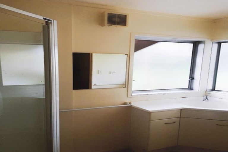 Photo of property in 60b Te Atatu Road, Te Atatu South, Auckland, 0610