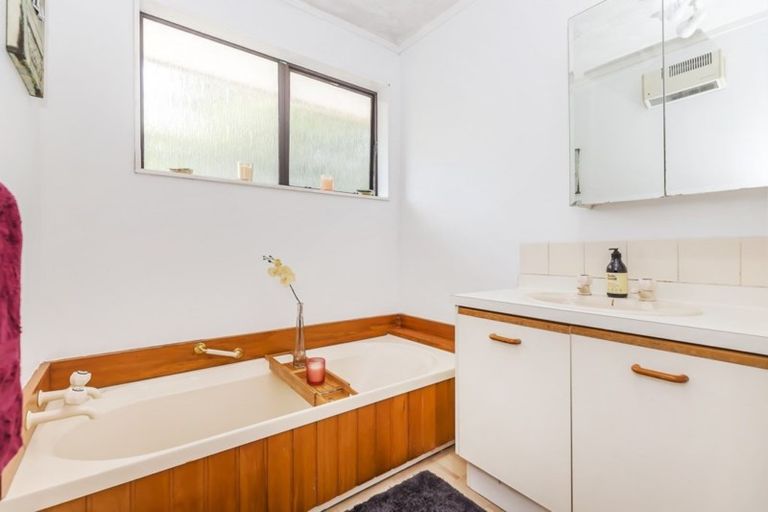 Photo of property in 1/7 Tawa Street, Tawa, Wellington, 5028