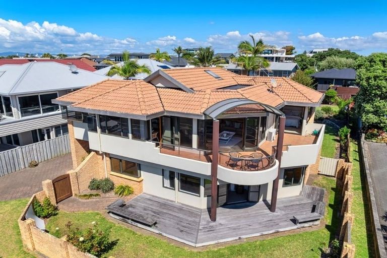 Photo of property in 32 Marine Parade, Mount Maunganui, 3116