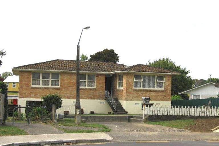 Photo of property in 11 Gregg Place, Sunnyvale, Auckland, 0612