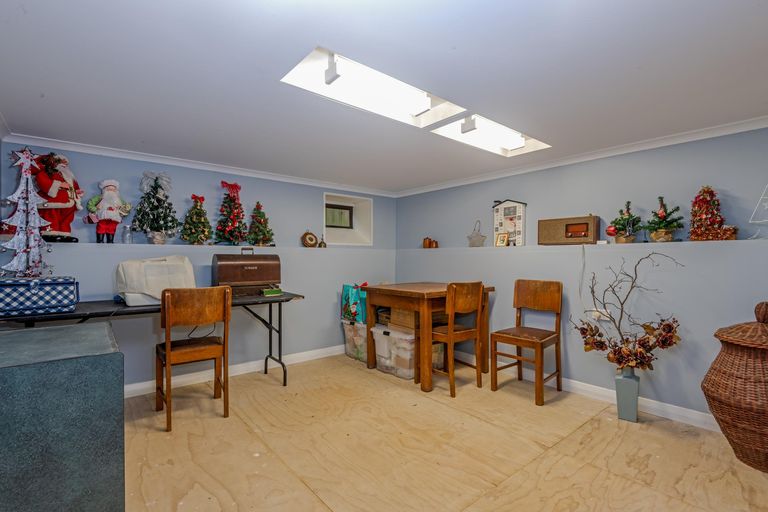 Photo of property in 17 Moyne Avenue, Milson, Palmerston North, 4414