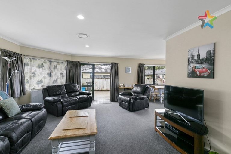 Photo of property in 21 Aragon Grove, Kingsley Heights, Upper Hutt, 5018
