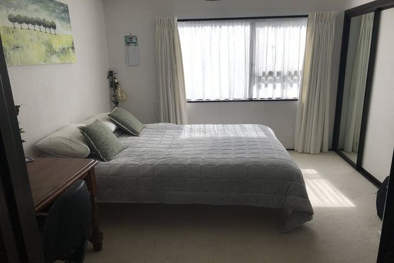 Photo of property in 2/5 Kegworth Place, Browns Bay, Auckland, 0630