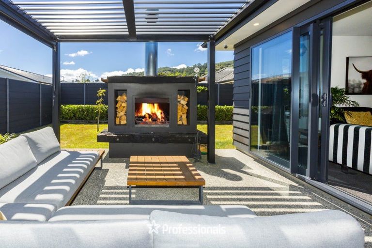 Photo of property in 8 Kerrigan Crescent, Wallaceville, Upper Hutt, 5018