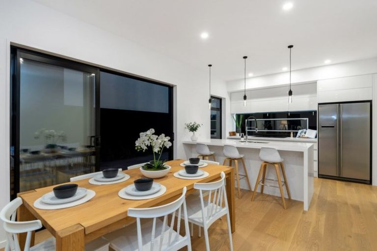 Photo of property in 21 Aikmans Road, Merivale, Christchurch, 8014