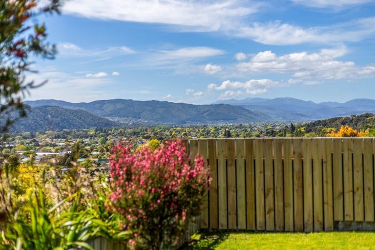 Photo of property in 1 Dunleith Grove, Silverstream, Upper Hutt, 5019