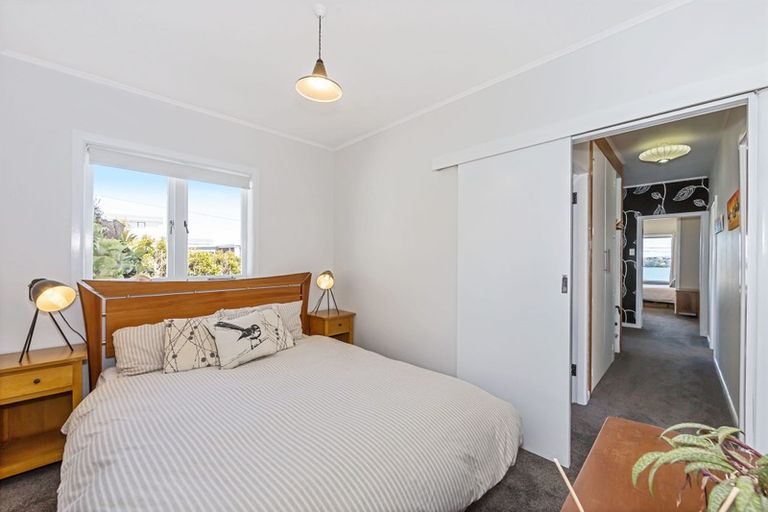 Photo of property in 21 Tindalls Bay Road, Tindalls Beach, Whangaparaoa, 0930