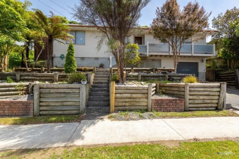 Photo of property in 124 George Street, Stokes Valley, Lower Hutt, 5019
