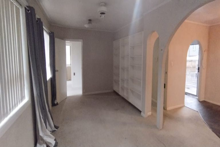 Photo of property in 48 Taikata Road, Te Atatu Peninsula, Auckland, 0610