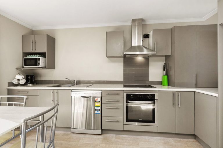 Photo of property in 2/31 Jones Crescent, Melville, Hamilton, 3206