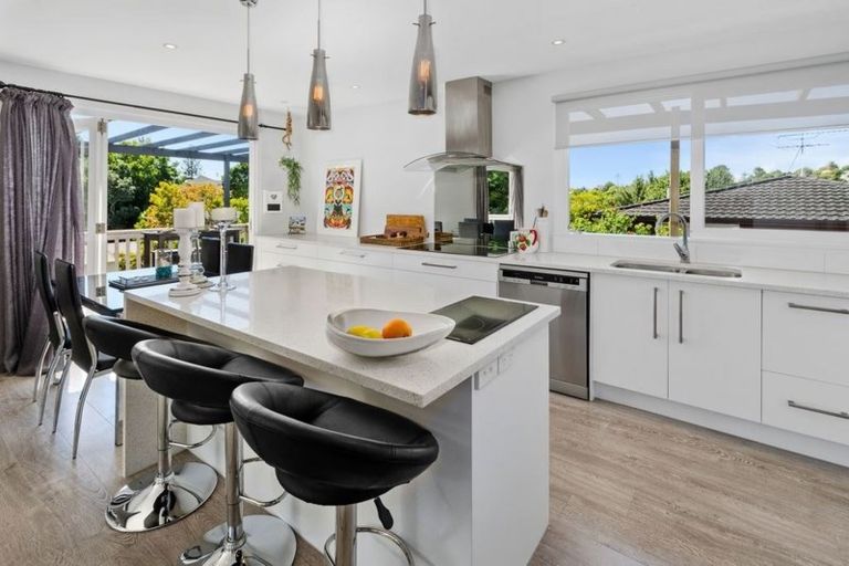 Photo of property in 1/46 Weatherly Road, Torbay, Auckland, 0630