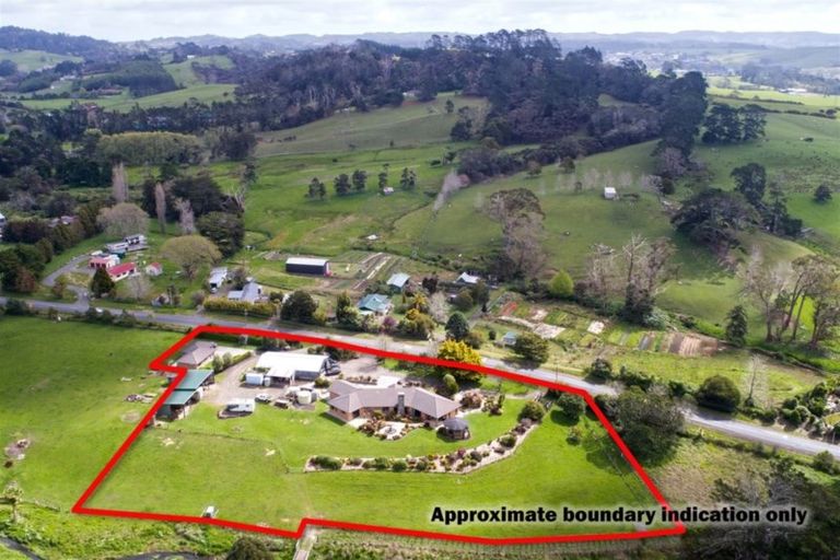 Photo of property in 131 Foster Road, Kumeu, 0891