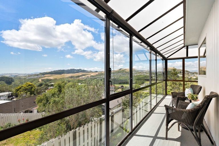 Photo of property in 7 Tree Top Lane, Paparangi, Wellington, 6037