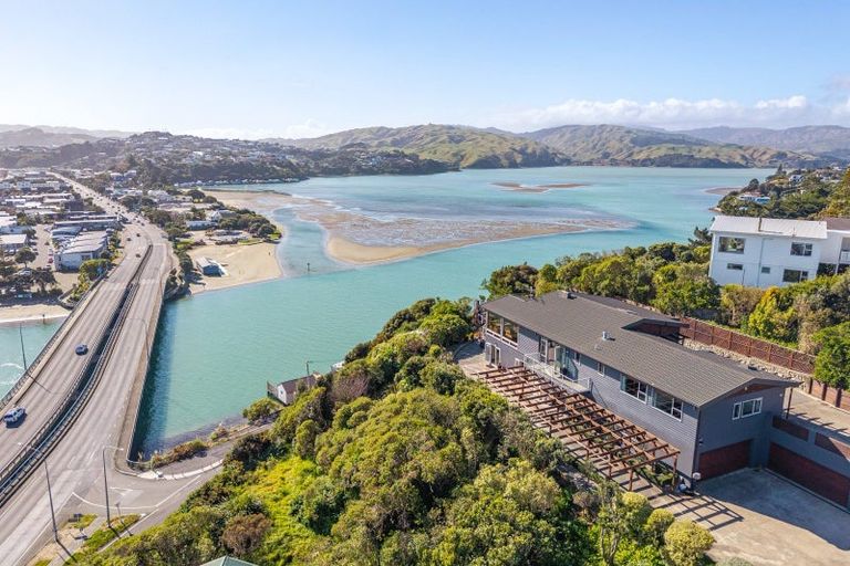 Photo of property in 62 Kiriwai Road, Paremata, Porirua, 5024