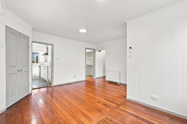 Photo of property in 49 Springs Road, Parakai, 0830