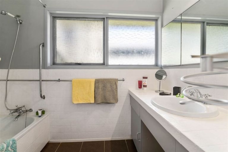 Photo of property in 21 Grand Vue Road, Kawaha Point, Rotorua, 3010