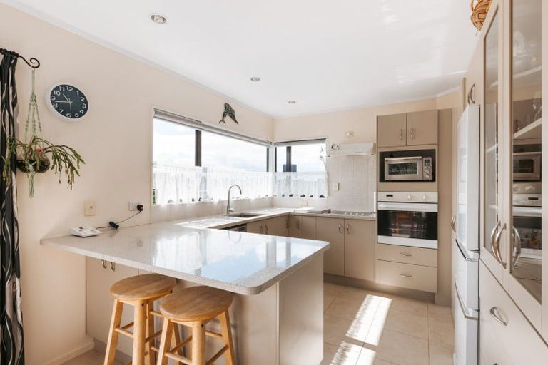 Photo of property in 76 Dalton Drive, Papamoa Beach, Papamoa, 3118