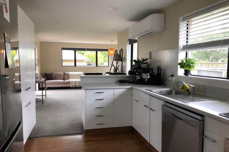 Photo of property in 20 Sawtell Place, Northcote, Christchurch, 8052