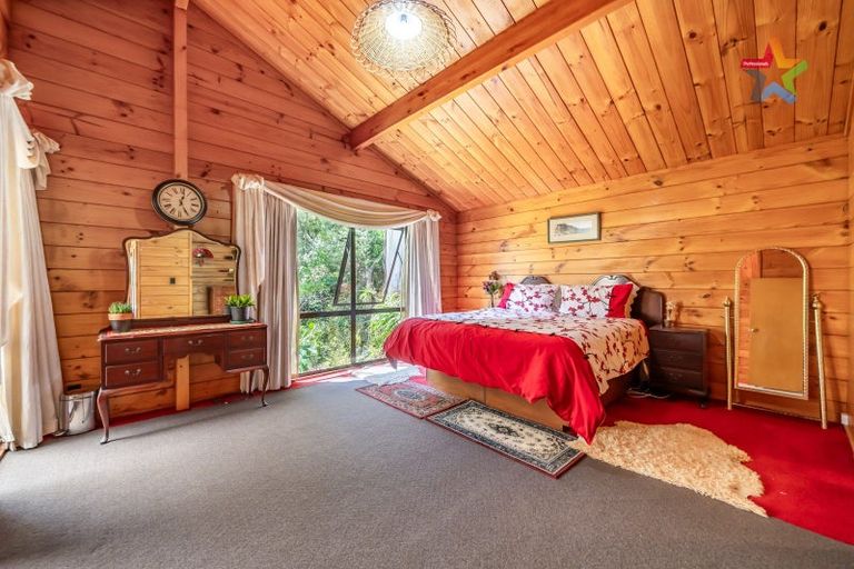 Photo of property in 321 Marine Drive, York Bay, Lower Hutt, 5013