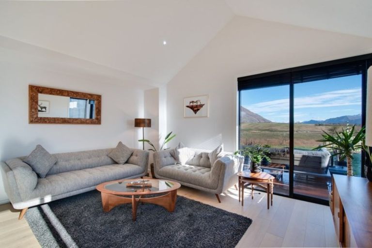 Photo of property in 10 Fife Court, Jacks Point, Queenstown, 9371